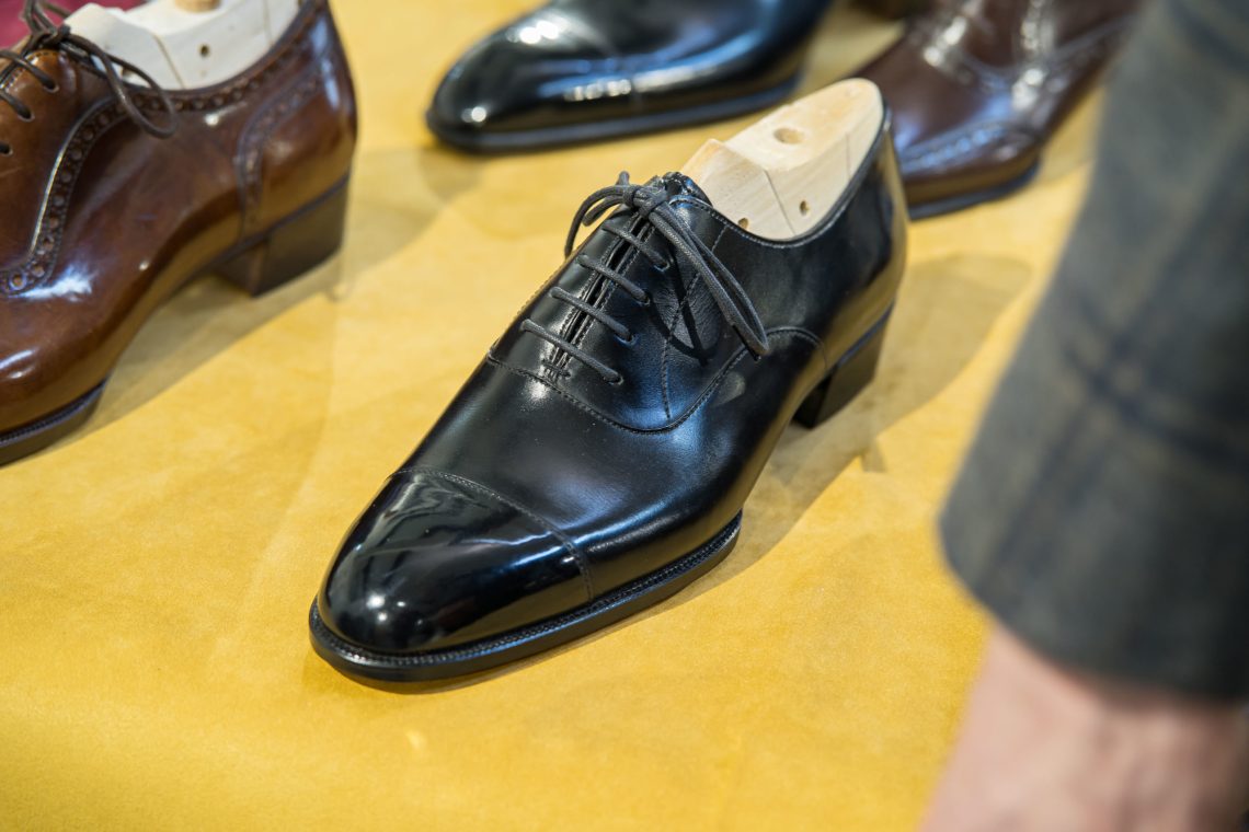 Black plain cap toe oxford.