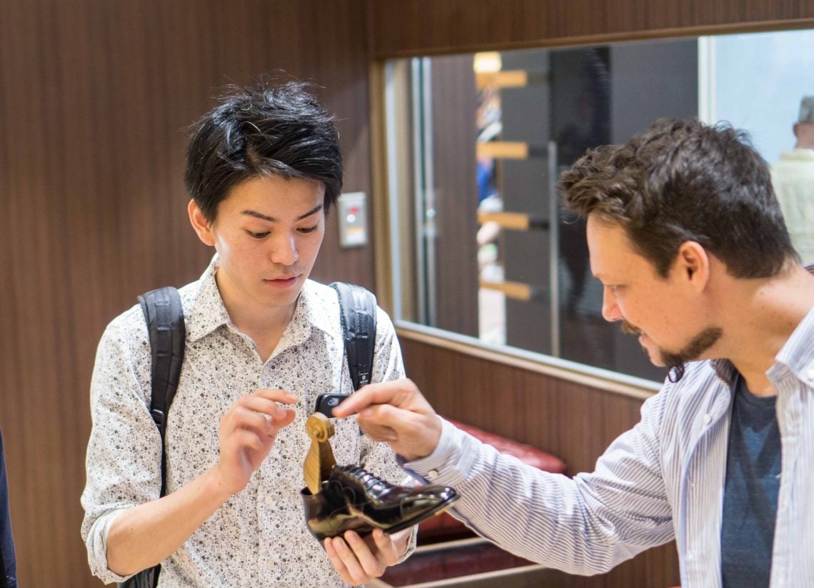 Here's Ken Kataoka talking to world champion 2018, Patrick Frei, about his winning shoe when it was exhibited at Isetan Men's in Tokyo.